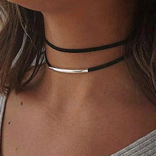 Dwuwarstwowy choker z cienkimi paskami i minimalistyczną ozdobą - Senséra