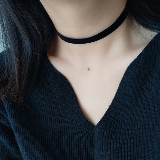 Minimalistyczny aksamitny choker na szyję w klasycznym stylu - Senséra
