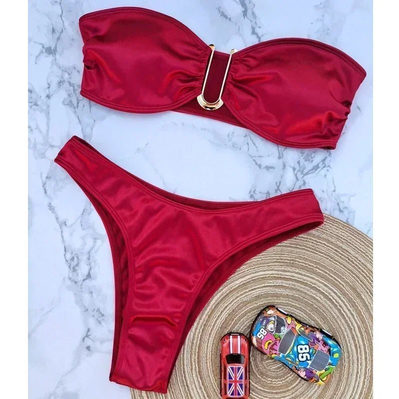 Bandeau bikini z ozdobną klamrą i wysokim wycięciem fig - Senséra