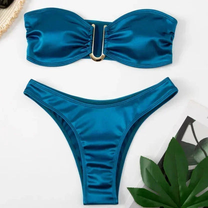 Bandeau bikini z ozdobną klamrą i wysokim wycięciem fig - Senséra
