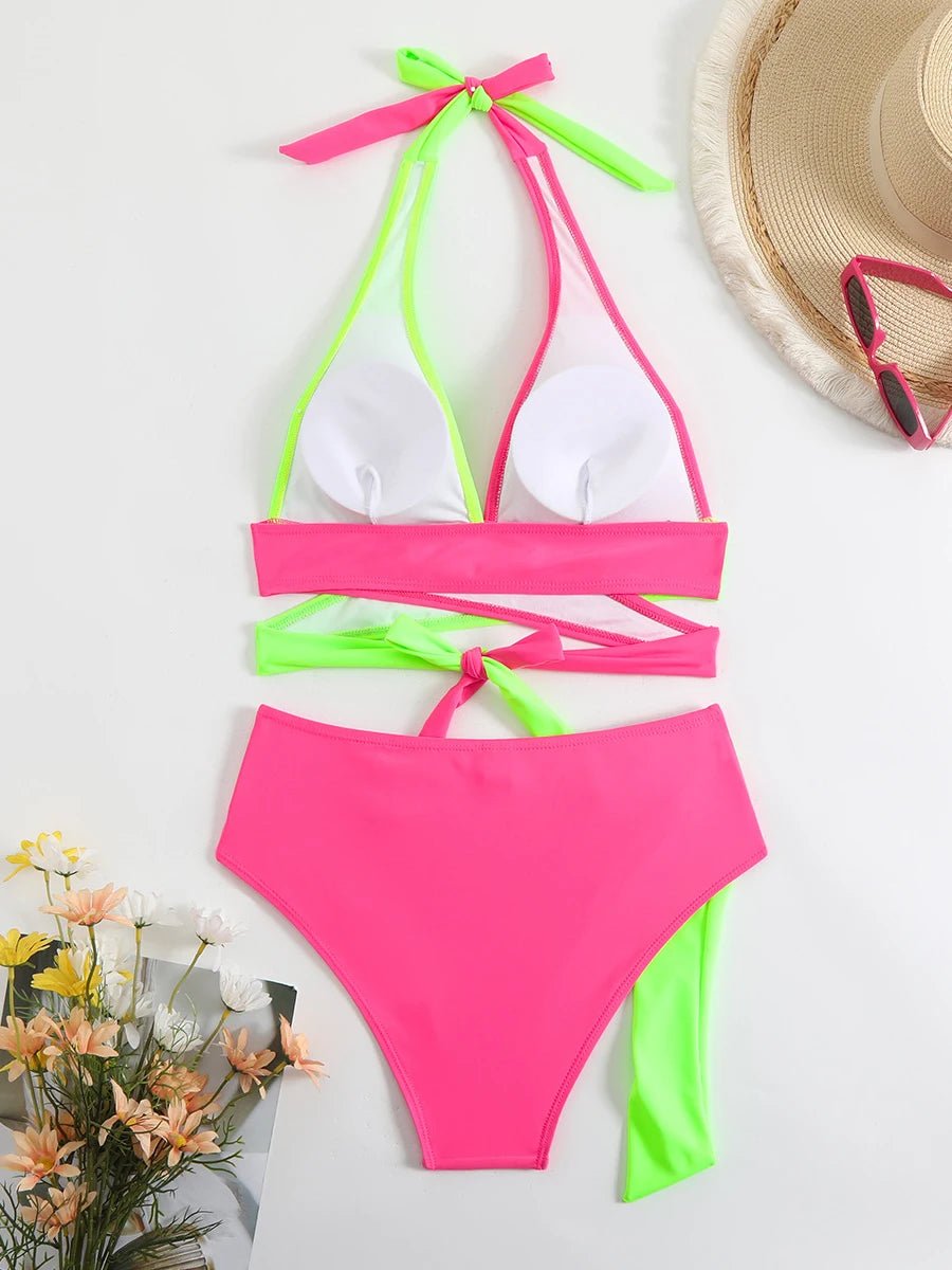 Bikini halter z kontrastowym designem i wysokim stanem z ozdobną klamrą - Senséra