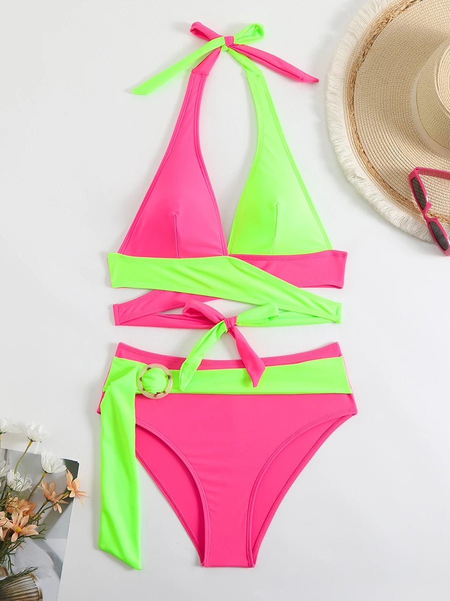 Bikini halter z kontrastowym designem i wysokim stanem z ozdobną klamrą - Senséra
