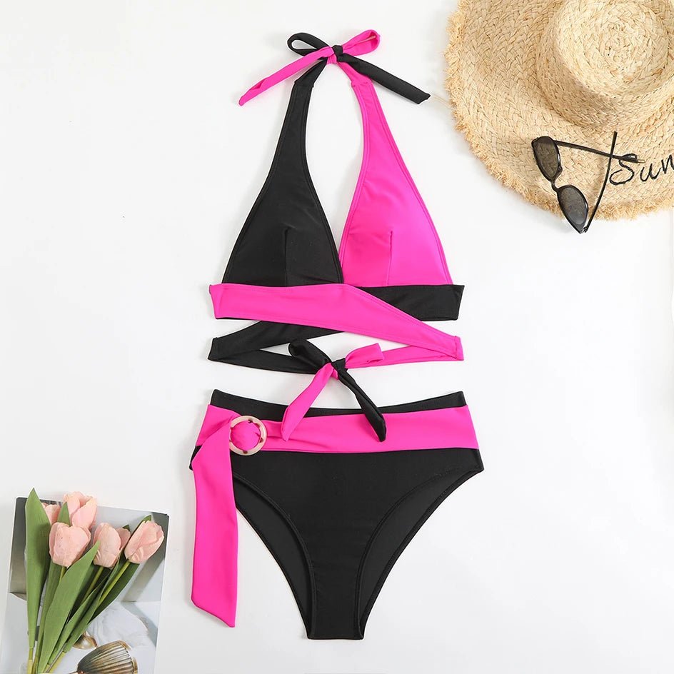 Bikini halter z kontrastowym designem i wysokim stanem z ozdobną klamrą - Senséra
