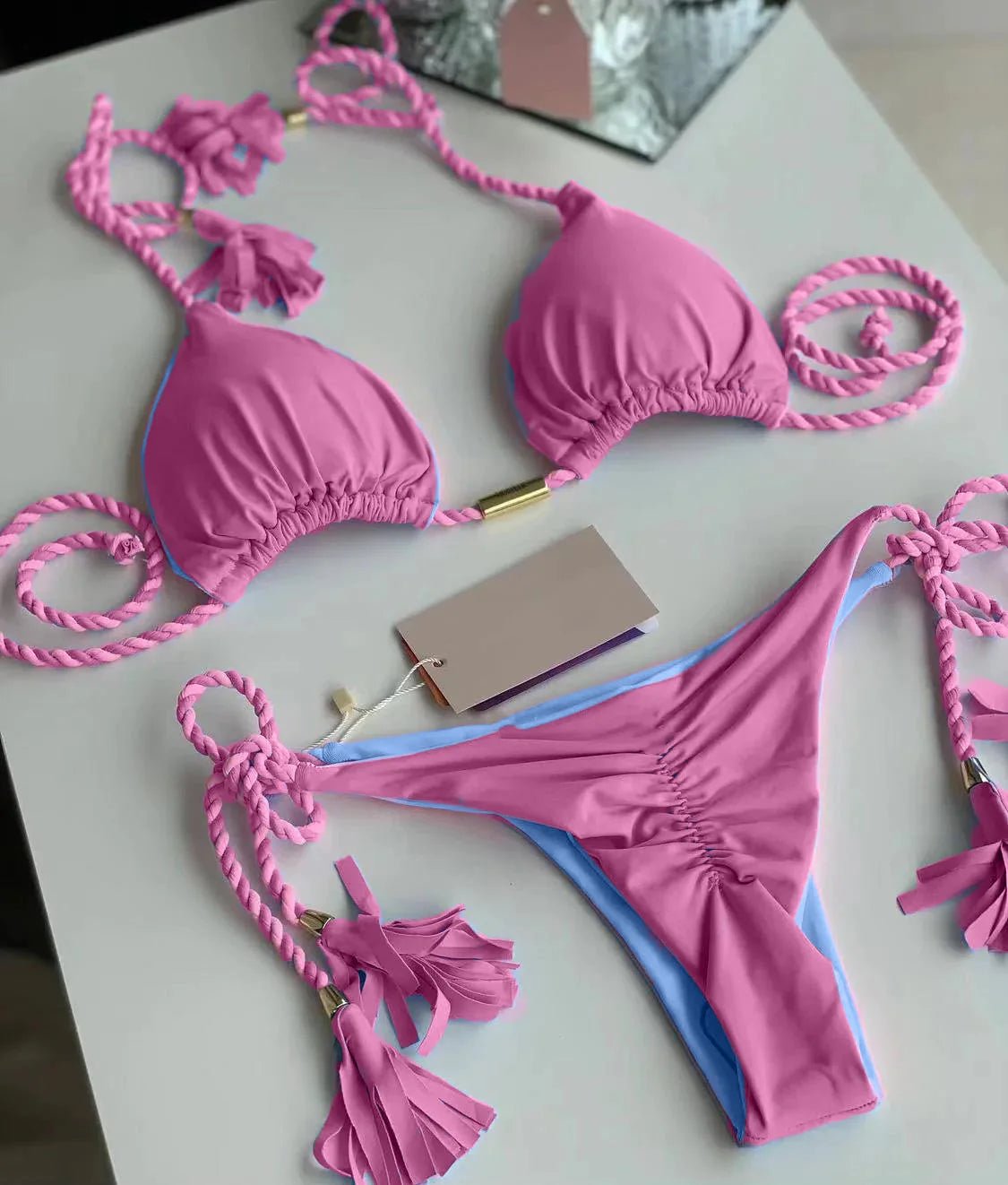 Bikini wiązane z trójkątnym topem i ozdobnymi chwostami - Senséra
