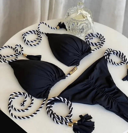 Bikini wiązane z trójkątnym topem i ozdobnymi chwostami - Senséra
