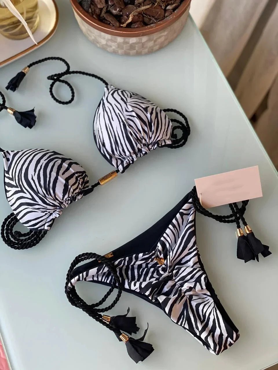 Bikini wiązane z trójkątnym topem i ozdobnymi chwostami - Senséra