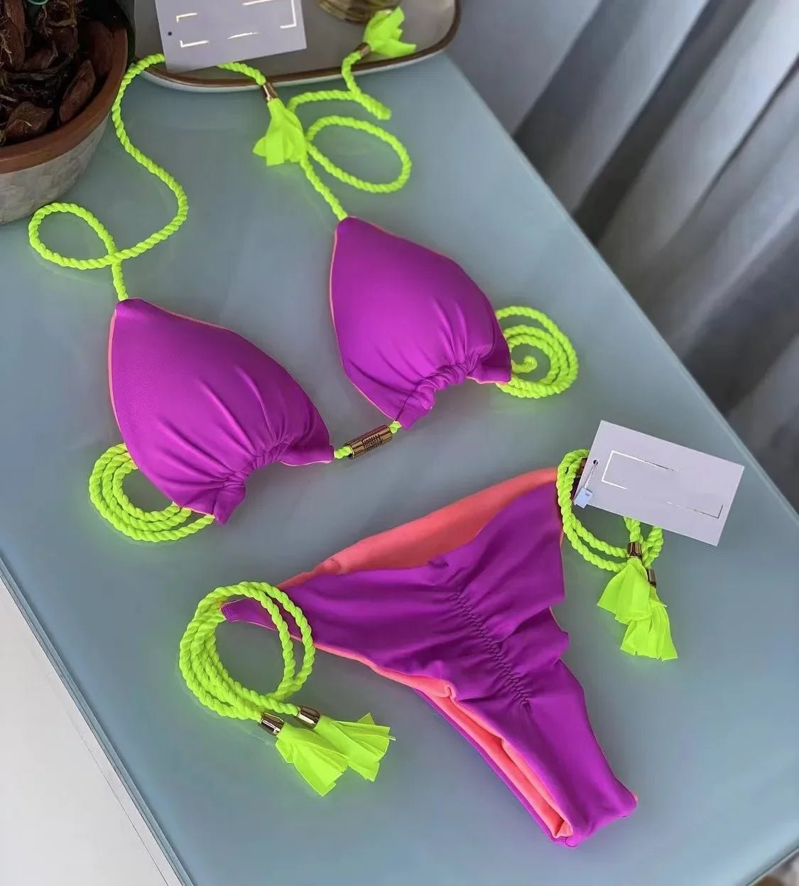 Bikini wiązane z trójkątnym topem i ozdobnymi chwostami - Senséra