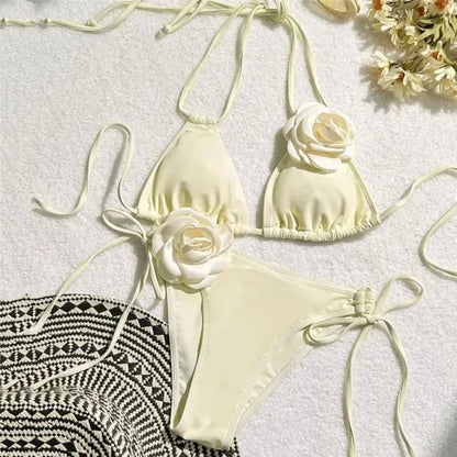 Bikini z topem na ramiączkach i kwiatową aplikacją 3D oraz wyciętymi figami - Senséra
