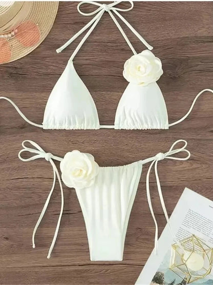 Bikini z topem na ramiączkach i kwiatową aplikacją 3D oraz wyciętymi figami - Senséra