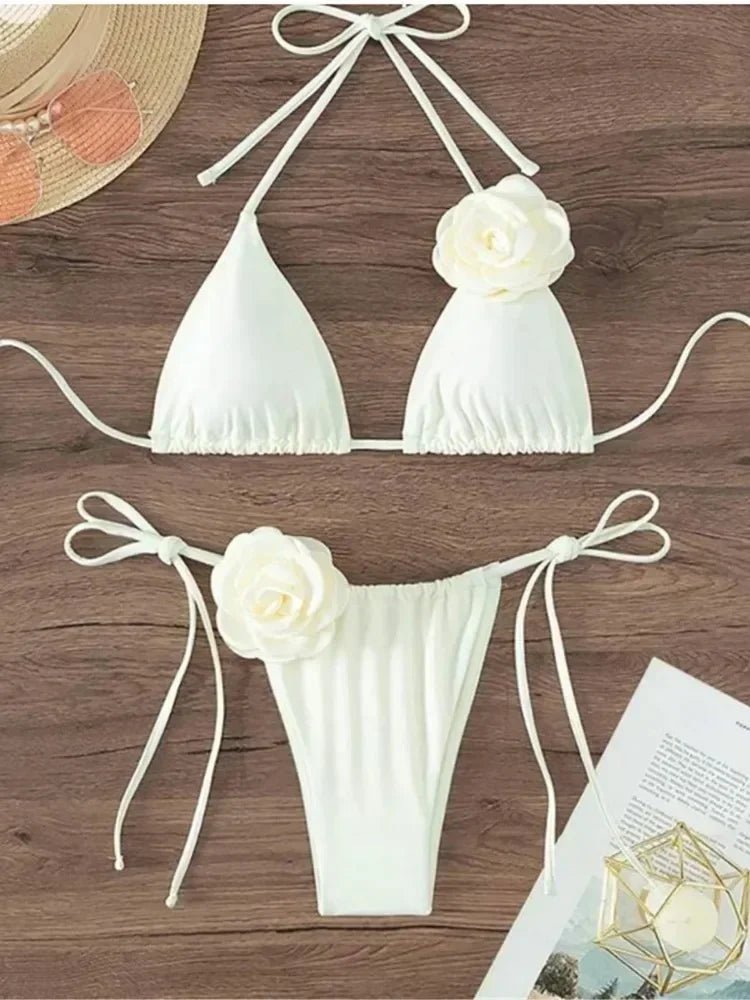 Bikini z topem na ramiączkach i kwiatową aplikacją 3D oraz wyciętymi figami - Senséra