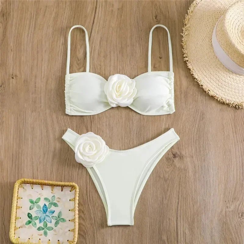 Bikini z topem na ramiączkach i kwiatową aplikacją 3D oraz wyciętymi figami - Senséra