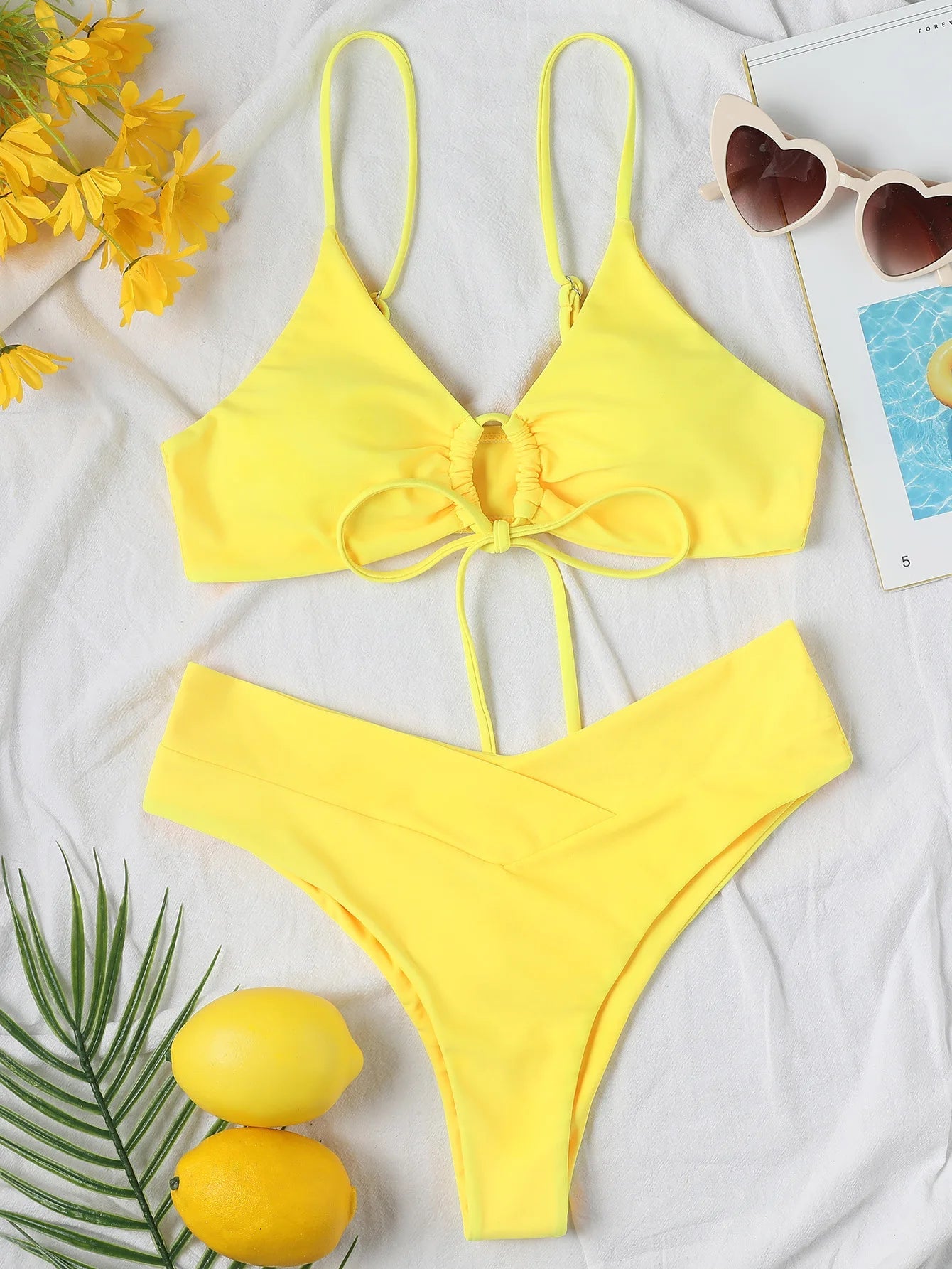 Bikini z wiązanym topem i wysokim stanem o modelującym kroju - Senséra