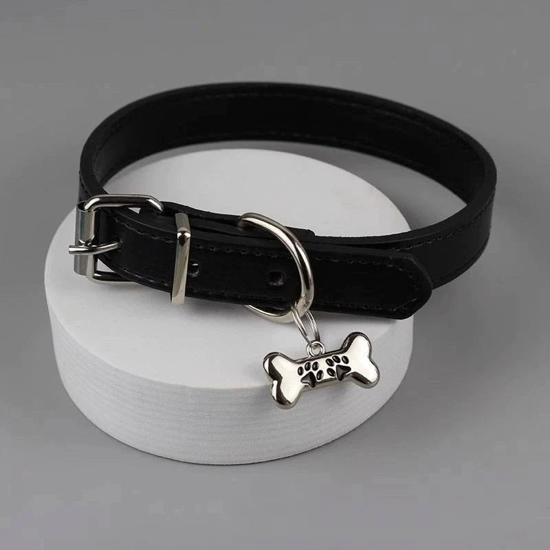 Choker z zawieszką kości w stylu punk z regulowanym paskiem - Senséra