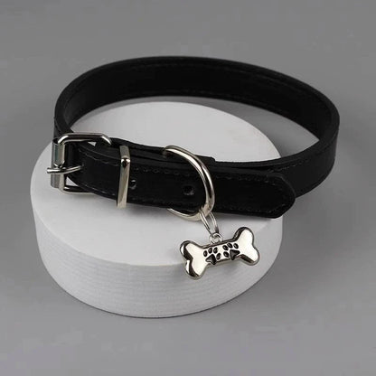 Choker z zawieszką kości w stylu punk z regulowanym paskiem - Senséra