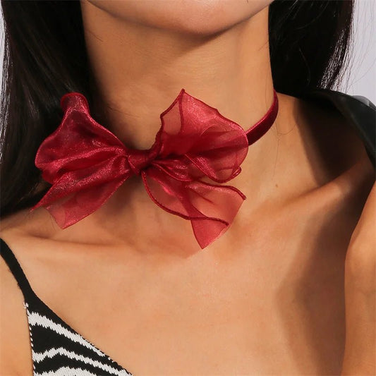 Czerwony choker z dużą kokardą z półtransparentnej tkaniny - Senséra