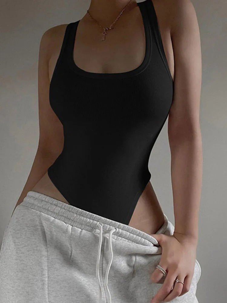 Dopasowane body na ramiączkach z prążkowanego materiału o minimalistycznym kroju - Senséra