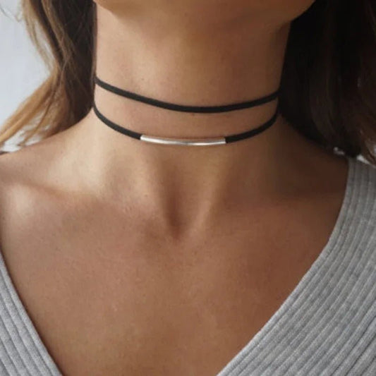 Dwuwarstwowy choker z cienkimi paskami i minimalistyczną ozdobą - Senséra