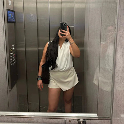 Elegancka spódniczka typu skort z zakładką i wysokim stanem minimalistyczna mini - Senséra