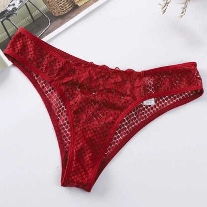 Koronkowe stringi damskie z ażurowym wzorem i siateczkowymi bokami - Senséra
