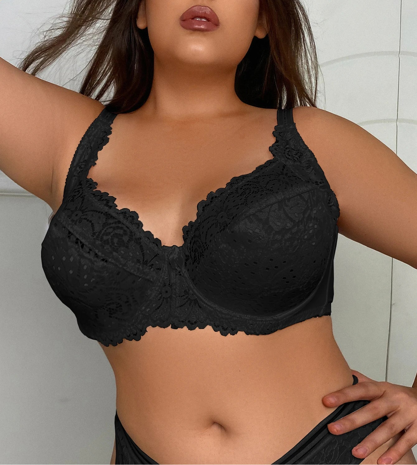 Koronkowy biustonosz plus size z miękkimi miseczkami i klasycznym podtrzymaniem - Senséra