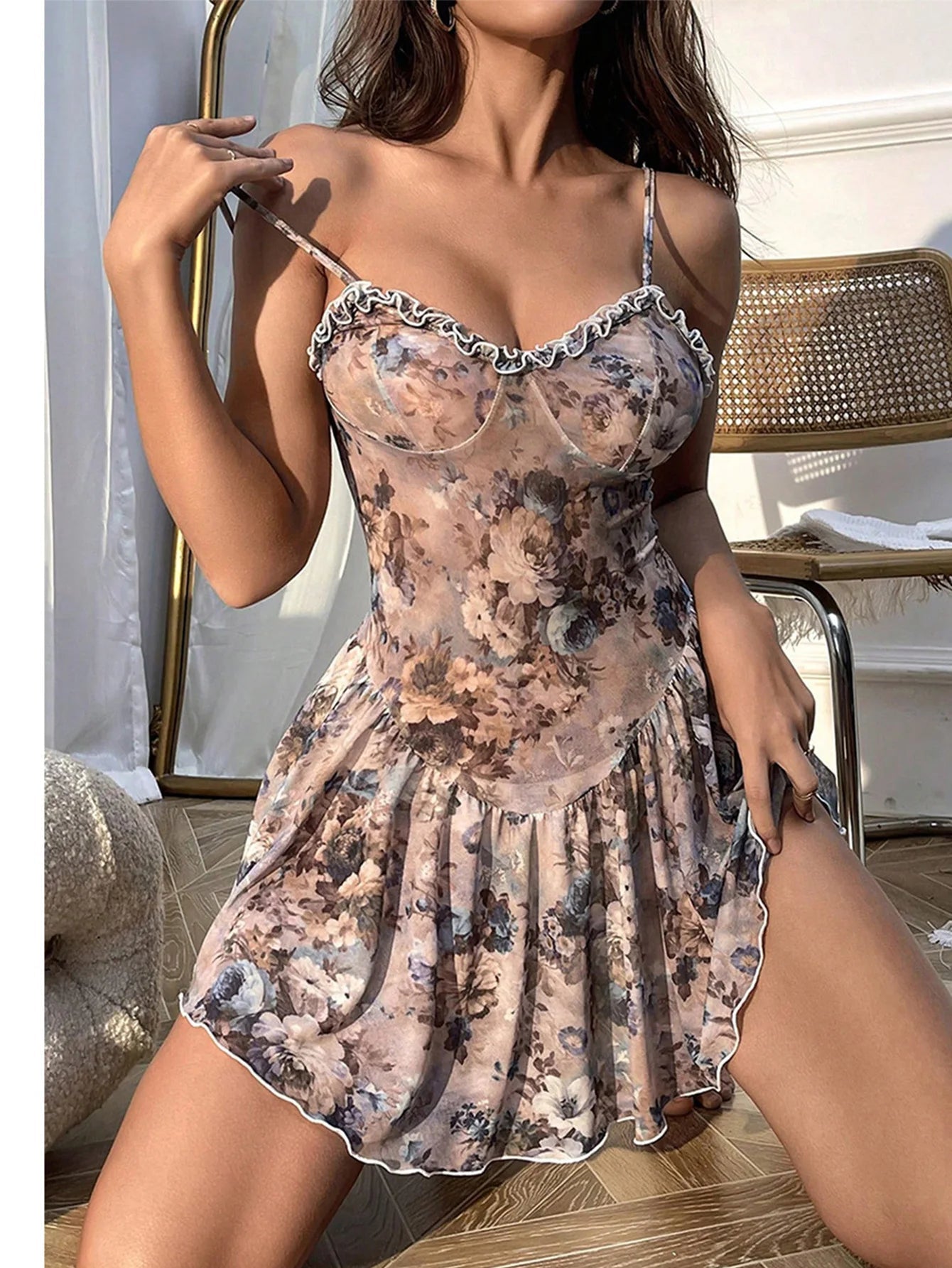 Kwiatowa koszula nocna babydoll z transparentnej siateczki na ramiączkach - Senséra