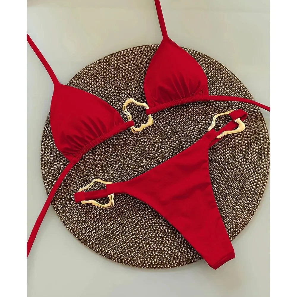 Minimalistyczne bikini z ozdobnymi klamrami i trójkątnym topem - Senséra