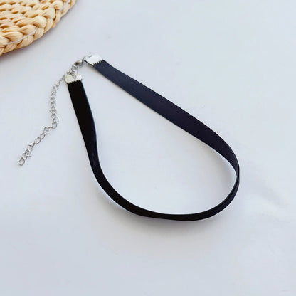 Minimalistyczny aksamitny choker na szyję w klasycznym stylu - Senséra