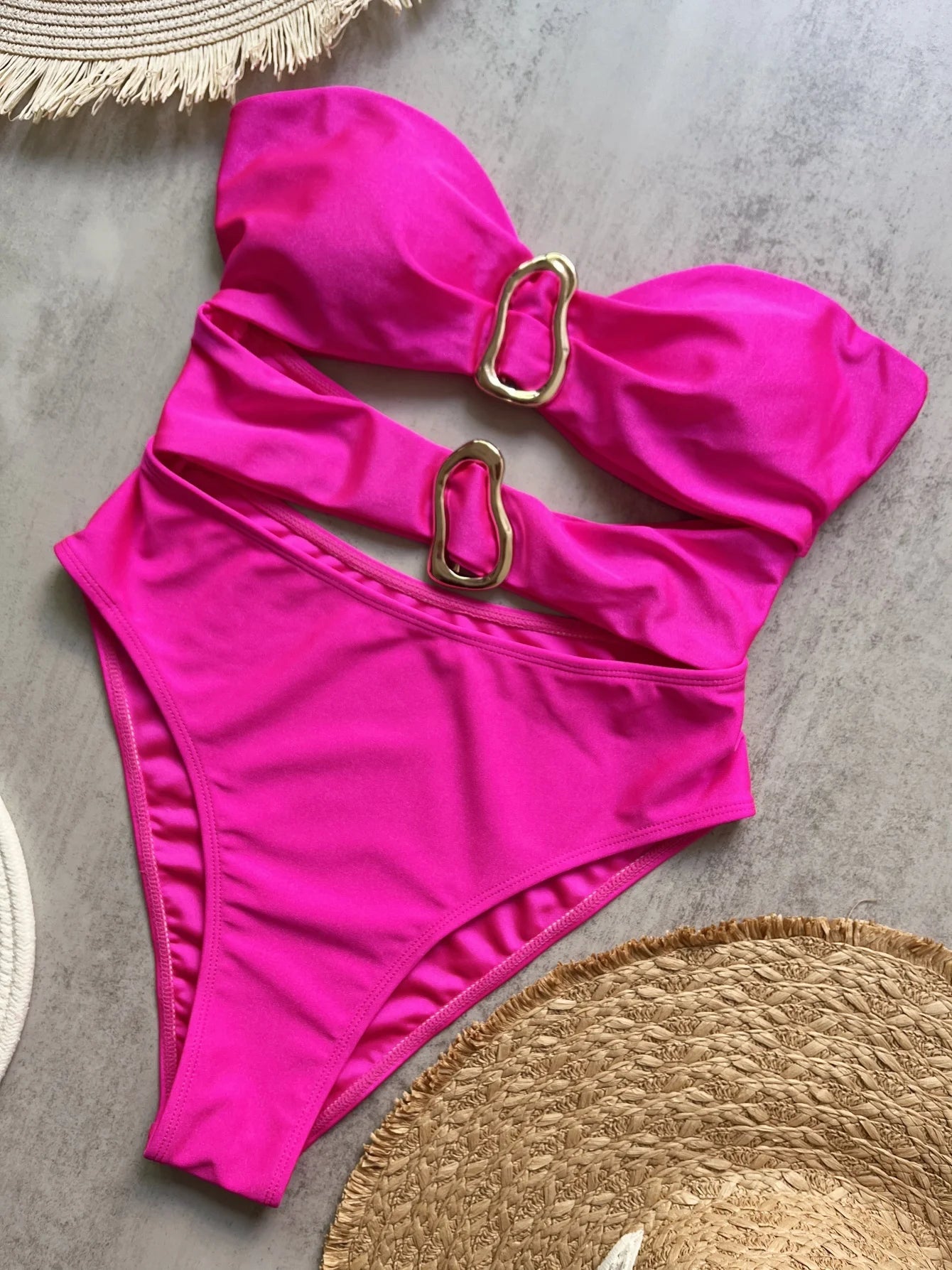 Monokini bandeau z wycięciami i ozdobnymi złotymi klamrami - Senséra
