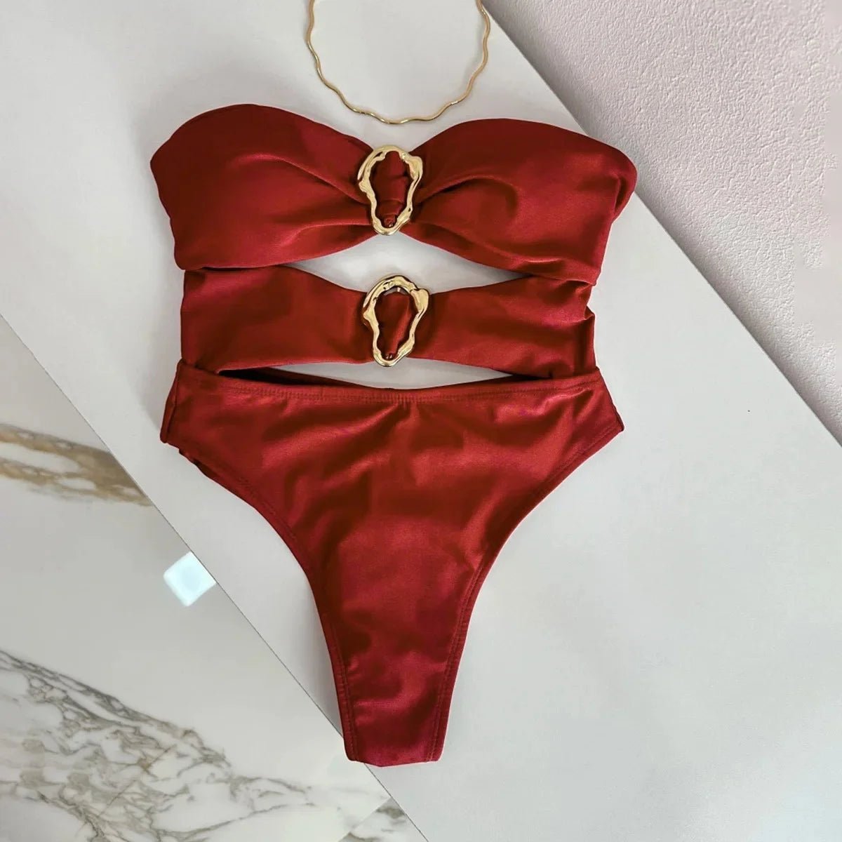 Monokini bandeau z wycięciami i ozdobnymi złotymi klamrami - Senséra