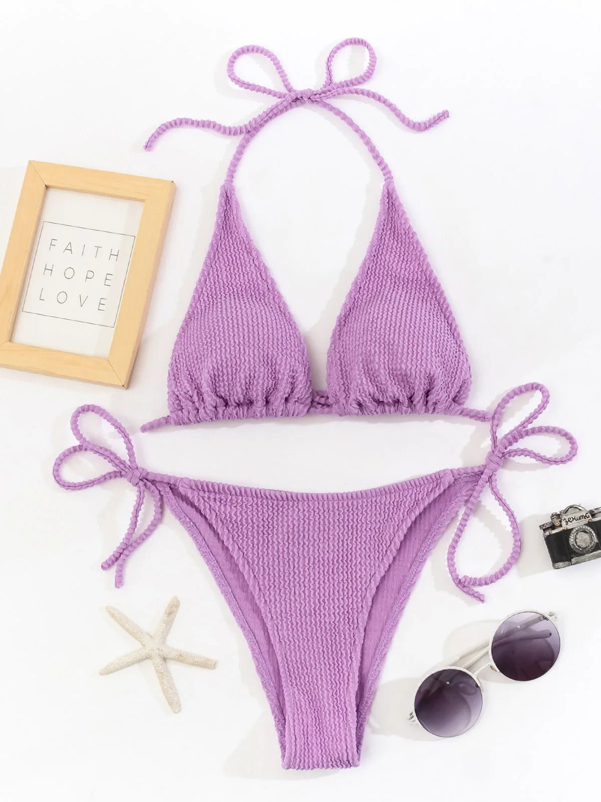 Prążkowane bikini wiązane z trójkątnym topem i stringami - Senséra