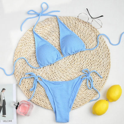 Prążkowane bikini wiązane z trójkątnym topem i stringami - Senséra