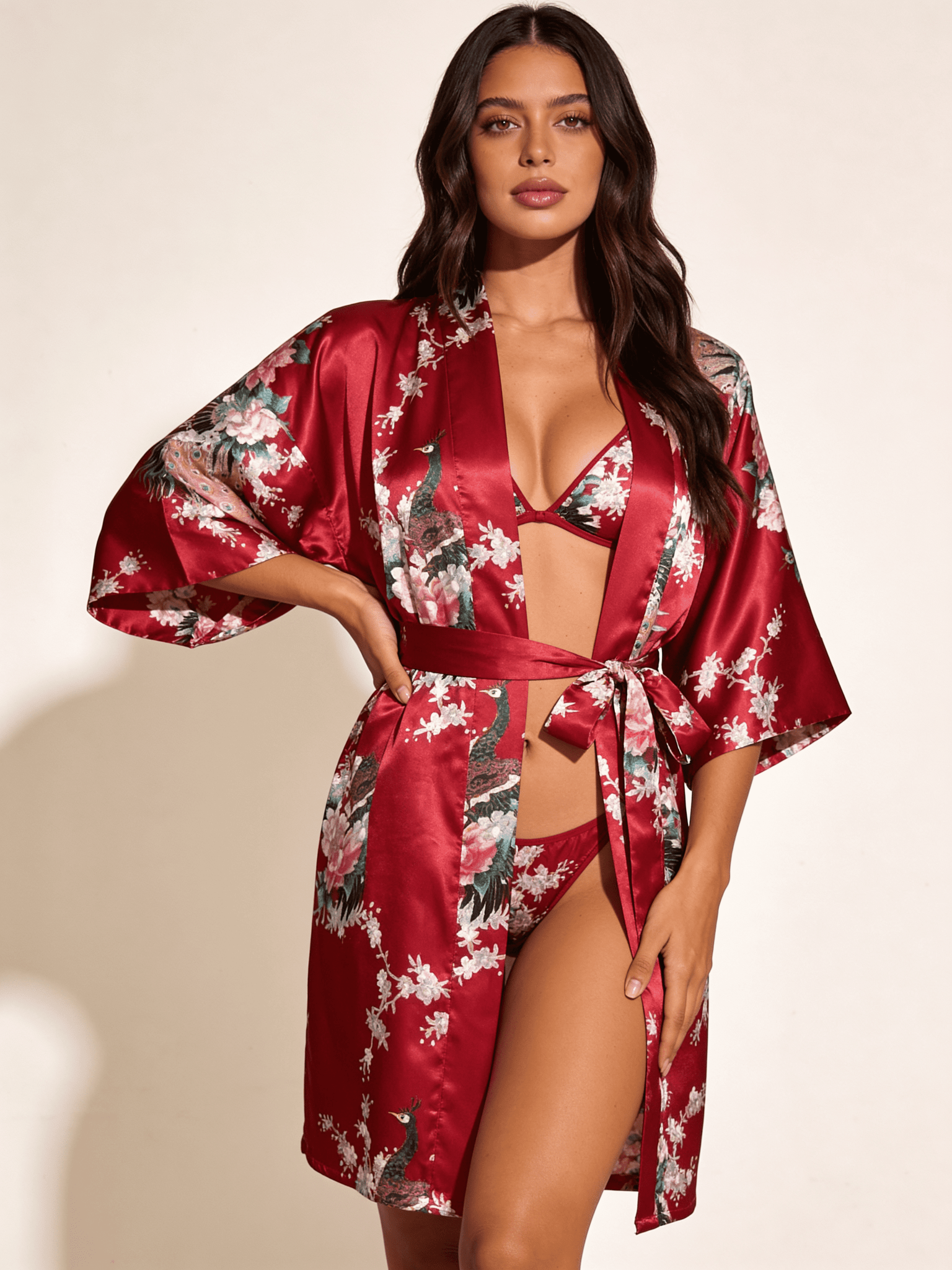 Satynowy szlafrok damski w kwiatowy wzór z orientalnym motywem kimono - Senséra