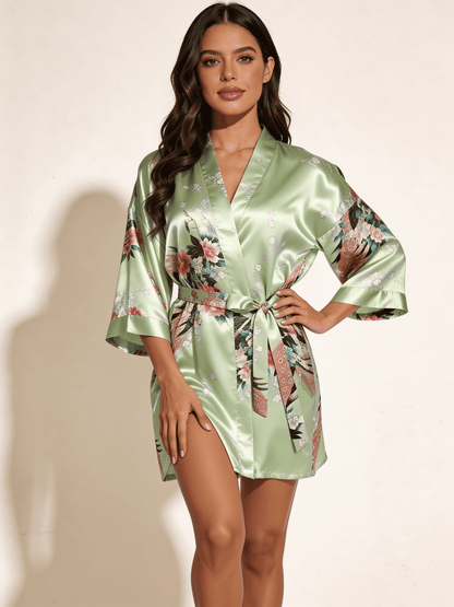 Satynowy szlafrok damski w kwiatowy wzór z orientalnym motywem kimono - Senséra