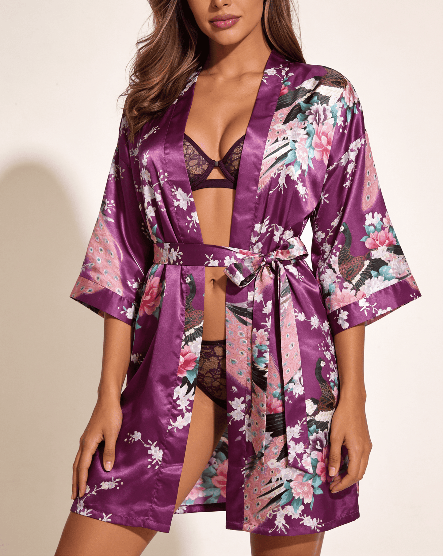 Satynowy szlafrok damski w kwiatowy wzór z orientalnym motywem kimono - Senséra