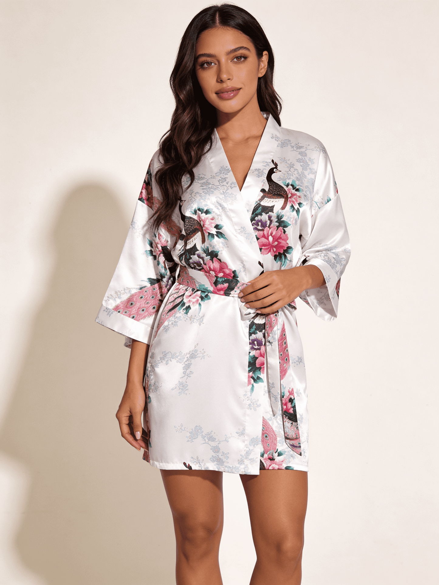 Satynowy szlafrok damski w kwiatowy wzór z orientalnym motywem kimono - Senséra