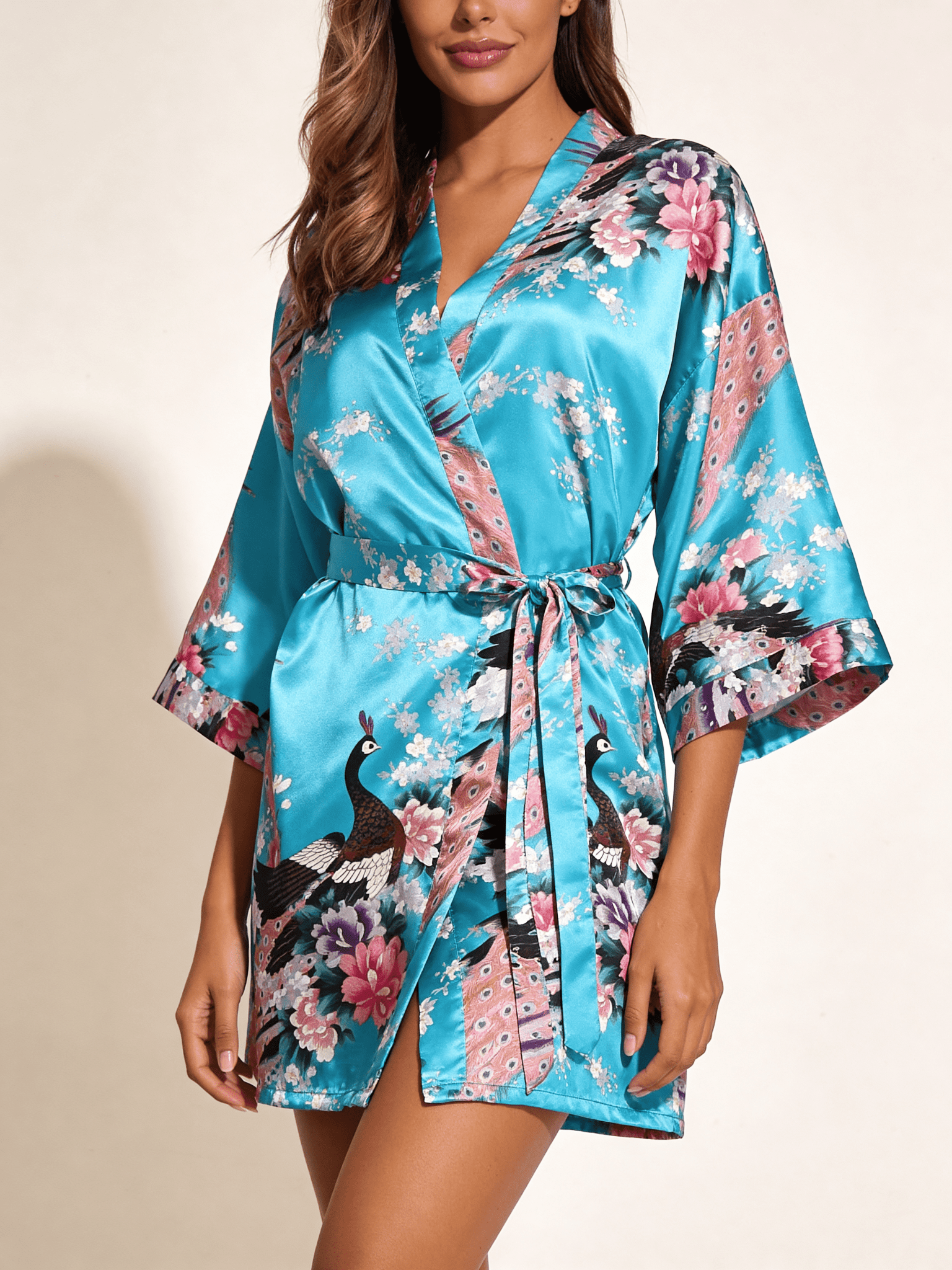 Satynowy szlafrok damski w kwiatowy wzór z orientalnym motywem kimono - Senséra