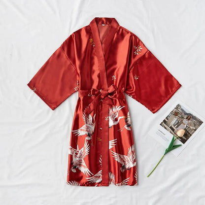 Satynowy szlafrok kimono damski z motywem żurawi i wiązaniem w talii - Senséra