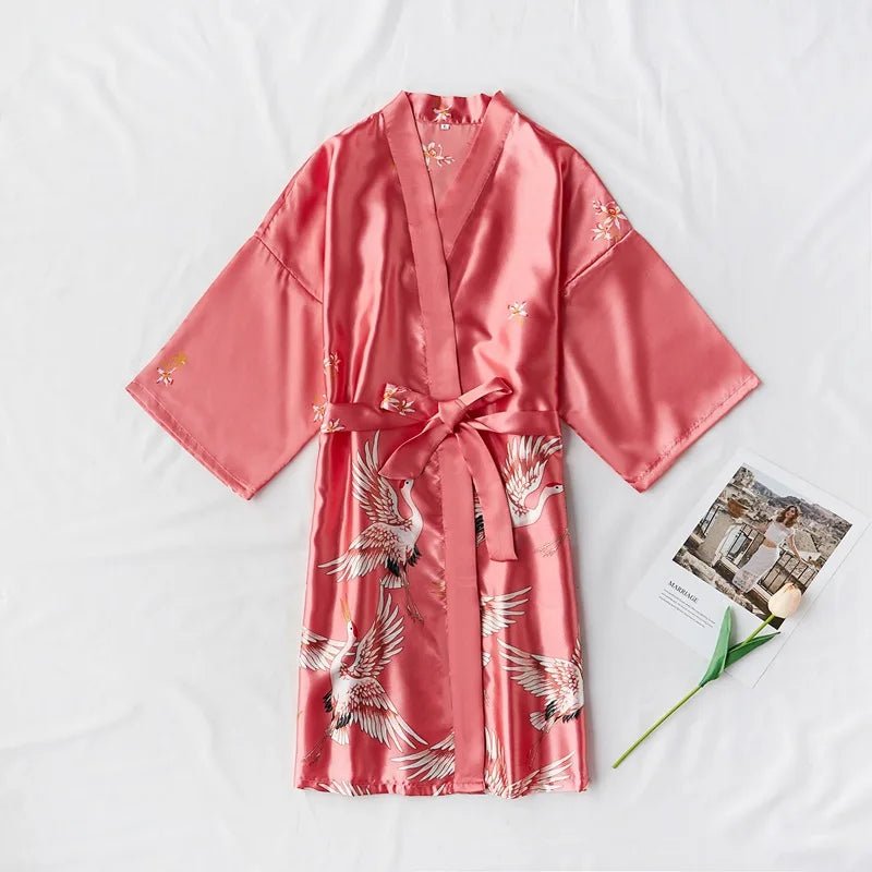 Satynowy szlafrok kimono damski z motywem żurawi i wiązaniem w talii - Senséra
