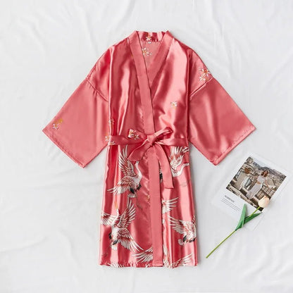 Satynowy szlafrok kimono damski z motywem żurawi i wiązaniem w talii - Senséra