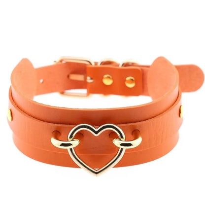 Skórzany choker z sercem i metalowymi detalami w stylu goth - Senséra
