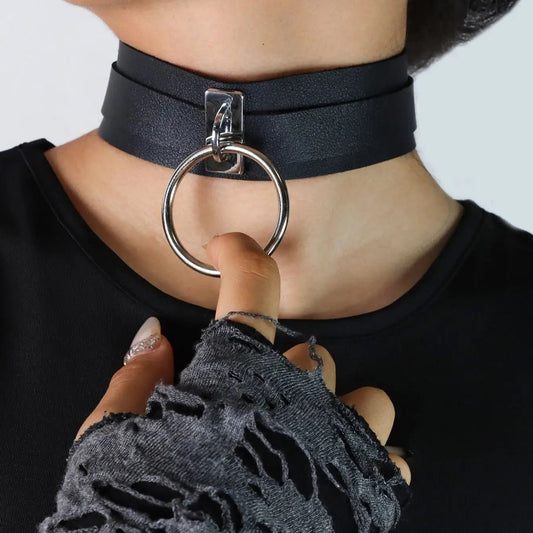 Szeroki choker z metalowym pierścieniem w stylu goth z regulacją - Senséra