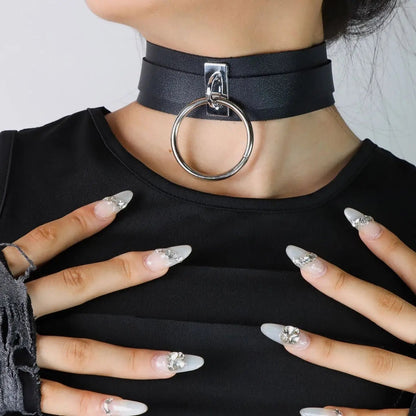 Szeroki choker z metalowym pierścieniem w stylu goth z regulacją - Senséra