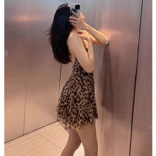 Tiulowa mini sukienka na ramiączkach w leopardzi wzór z odkrytymi plecami - Senséra