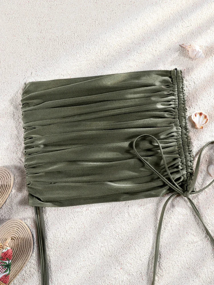Trzyczęściowe bikini z mini spódniczką i ozdobnymi ringami w minimalistycznym stylu - Senséra
